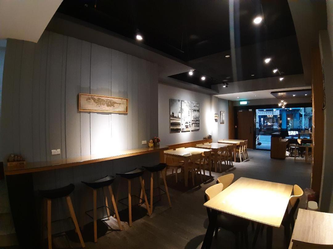 藏青民宿the Wind Guesthouse-Youth Inn 台南 エクステリア 写真