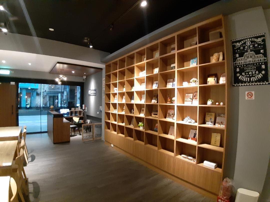 藏青民宿the Wind Guesthouse-Youth Inn 台南 エクステリア 写真