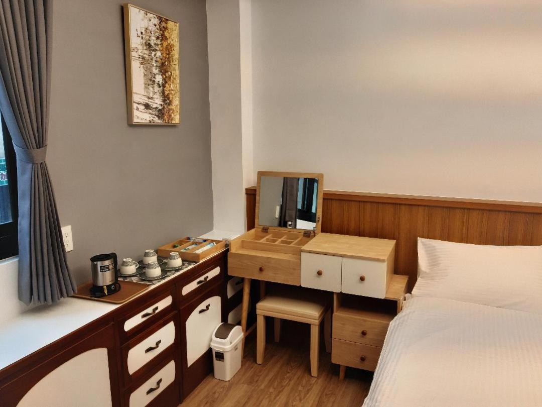 藏青民宿the Wind Guesthouse-Youth Inn 台南 エクステリア 写真
