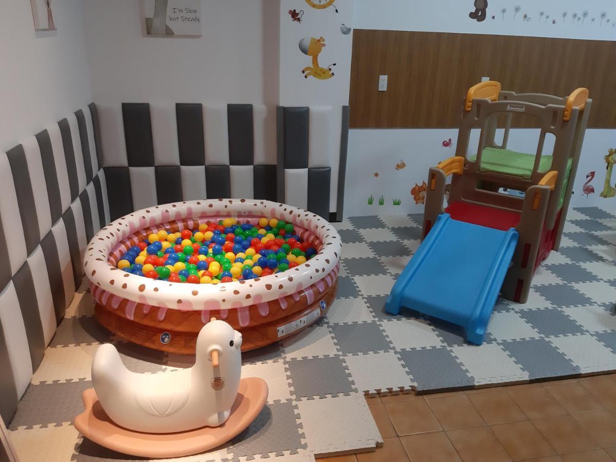 藏青民宿the Wind Guesthouse-Youth Inn 台南 エクステリア 写真