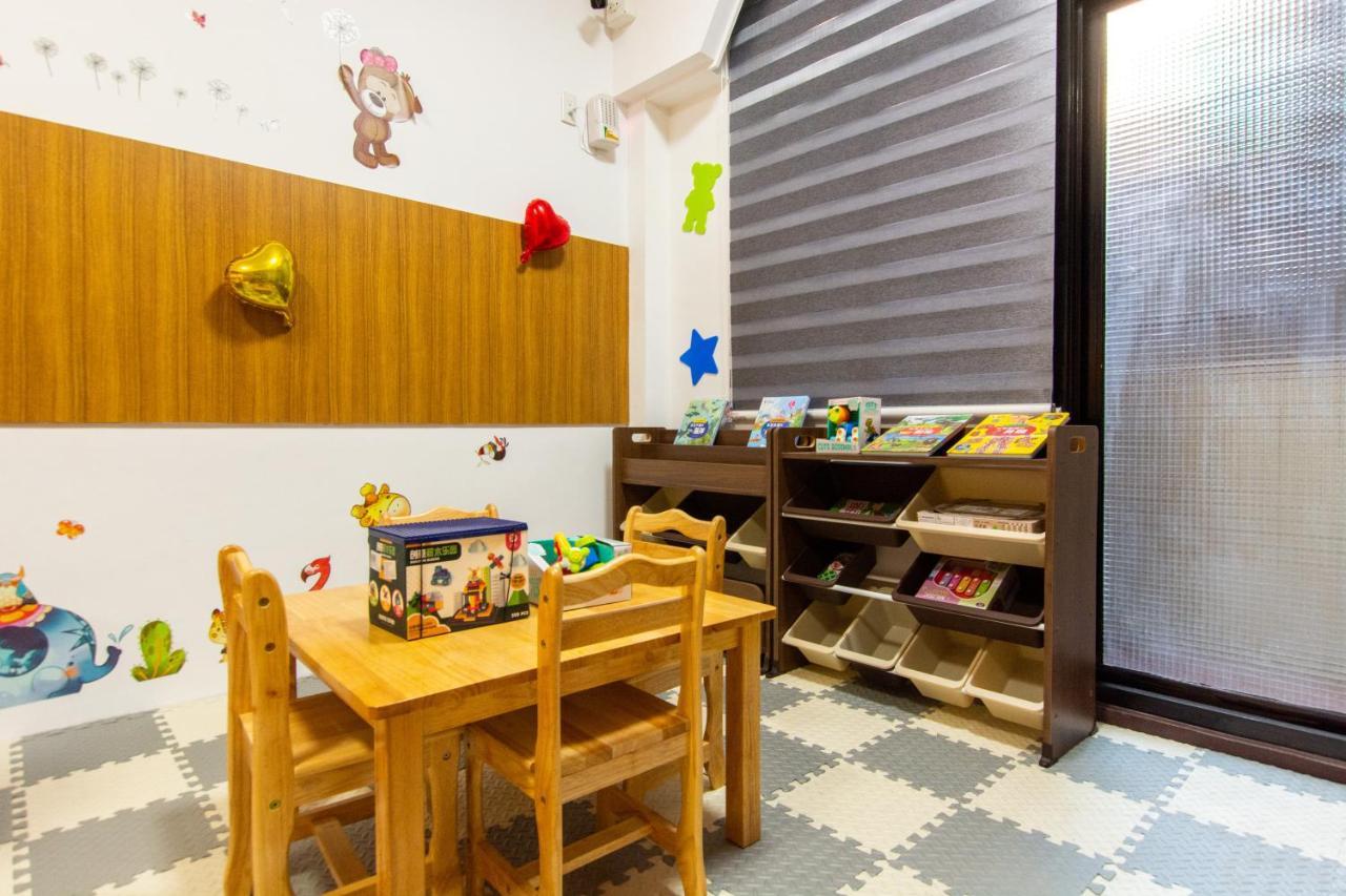 藏青民宿the Wind Guesthouse-Youth Inn 台南 エクステリア 写真