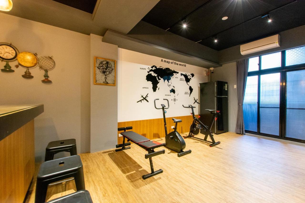 藏青民宿the Wind Guesthouse-Youth Inn 台南 エクステリア 写真
