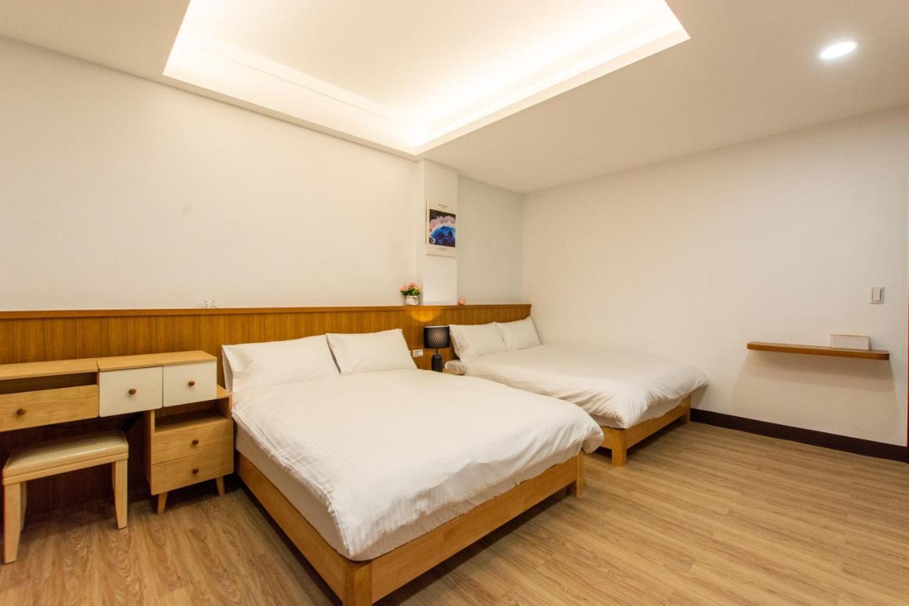 藏青民宿the Wind Guesthouse-Youth Inn 台南 エクステリア 写真
